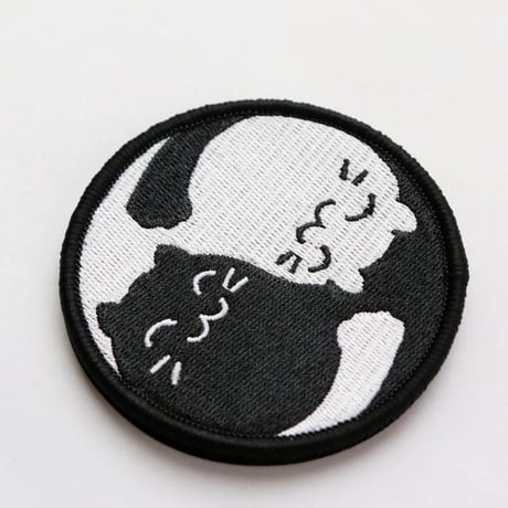 ワッペン 猫のタオマーク かわいいネコの太極図 マジックテープ（ベルクロ）着脱式 ミリタリー サバゲー おもしろ刺繍パッチ サイズ：直径7cm