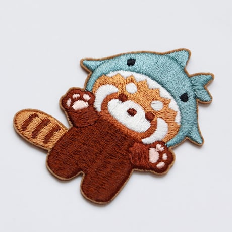 ワッペン レッサーパンダ かわいい刺繍パッチ シール兼アイロン接着 説明書付き サメ