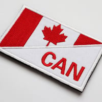 ワッペン カナダ 国旗 CAN マジックテープ（ベルクロ・面ファスナー）着脱式 ミリタリー サバゲー メイプルリーフ 刺繍パッチ サイズ：横8.7×縦5.4cm