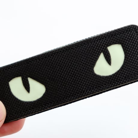 ワッペン 猫の目 蓄光・発光素材 マジックテープ着脱 ネコの目が光るパッチ 黒 サイズ：9×3cm
