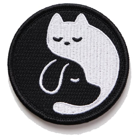 ワッペン 犬と猫の太極図 マジックテープ（ベルクロ）着脱式 かわいい刺繍パッチ サイズ：直径7cm