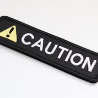 ワッペン CAUTION（注意マーク・警告・コーション） マジックテープ（ベルクロ・面ファスナー）着脱式 ミリタリー サバゲー 刺繍パッチ サイズ：10×2.5cm