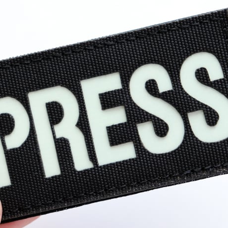 ワッペン PRESS（報道機関・マスコミ） 蓄光・発光素材 マジックテープ着脱式 サイズ：横9cm×縦5cm