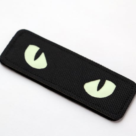 ワッペン 猫の目 蓄光・発光素材 マジックテープ着脱 ネコの目が光るパッチ 黒 サイズ：9×3cm