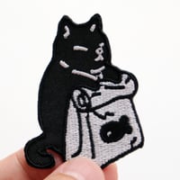 ワッペン 猫とエサ袋 アイロン接着 かわいい黒ネコの刺繍パッチ 説明書（日本語）付き サイズ：横4.5×縦6cm