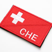 ワッペン スイス 国旗 CHE マジックテープ（ベルクロ・面ファスナー）着脱式 ミリタリー サバゲー 刺繍パッチ サイズ：8.7×5.4cm