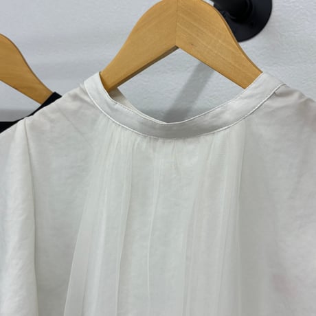 チュールレイヤードトップス
