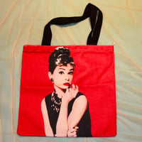 オードリーヘップバーン 絵画 布 トートバッグ 赤 ファスナー付 Audrey Hepburn