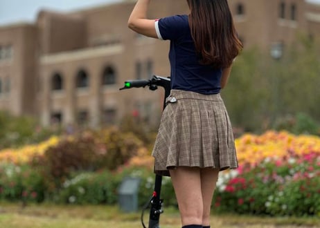 【16歳以上乗車可能・免許不要】特定小型原付 電動キックボード 「D8」 特定小型原動機付自転車（法令に基づき公道走行可能） 折りたたみ可能