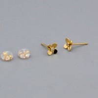 【K18YG】プチフラワーダイヤモンドピアス