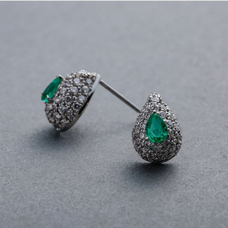 【Pt900】エメラルド＆ダイヤモンドパヴェピアス