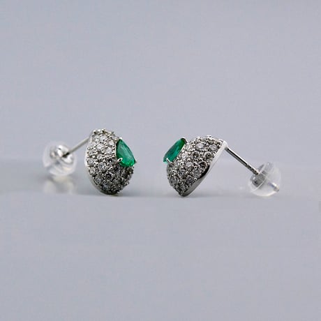 【Pt900】エメラルド＆ダイヤモンドパヴェピアス