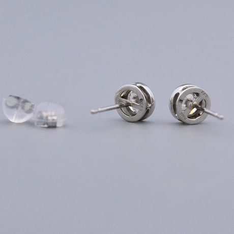 【Pt900】クラシックソリティアダイヤモンドピアス〈0.6ct〉