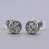 【Pt900】クラシックソリティアダイヤモンドピアス〈0.6ct〉