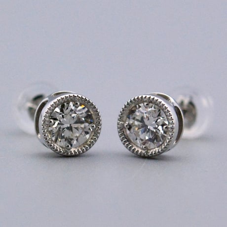【Pt900】クラシックソリティアダイヤモンドピアス〈0.6ct〉