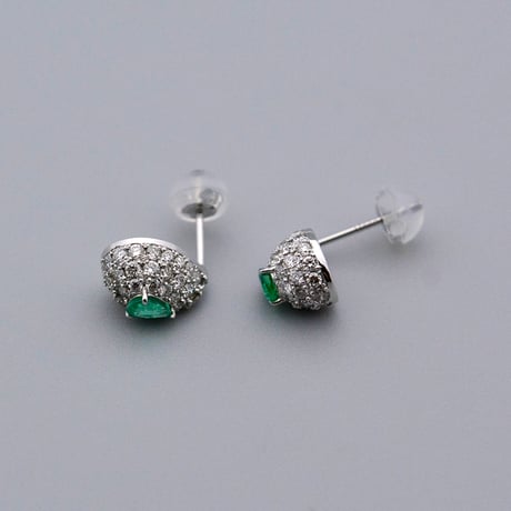 【Pt900】エメラルド＆ダイヤモンドパヴェピアス