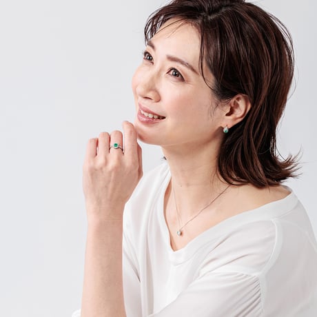 【Pt900】エメラルド＆ダイヤモンドパヴェピアス
