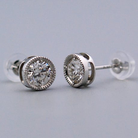 【Pt900】クラシックソリティアダイヤモンドピアス〈0.6ct〉