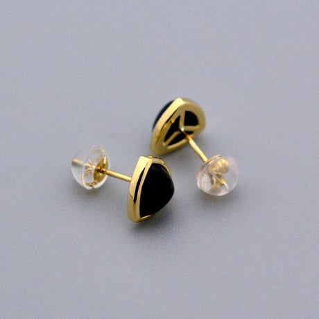 【K18YG】トリリアント オニキススタッズピアス