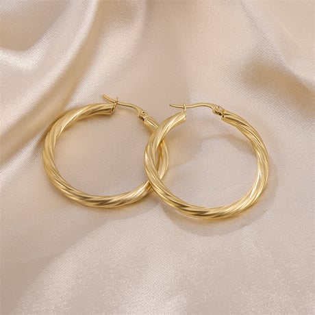 Twist Hoop Pierce（ツイストフープピアス）
