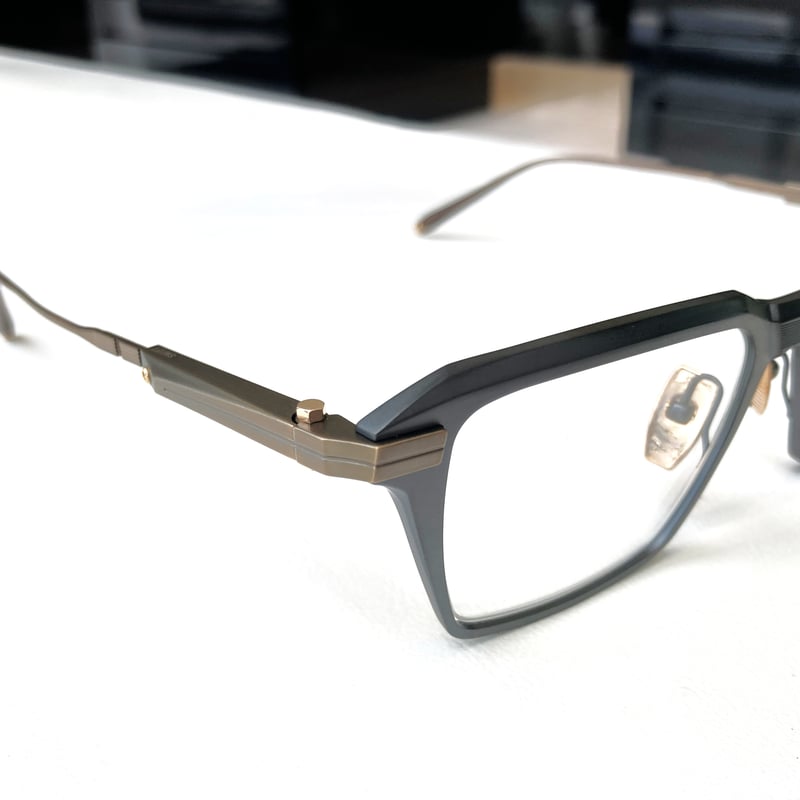 AKONIアコニ【SWIFT】 col.BLK-GLD | clarity (クラリティ)