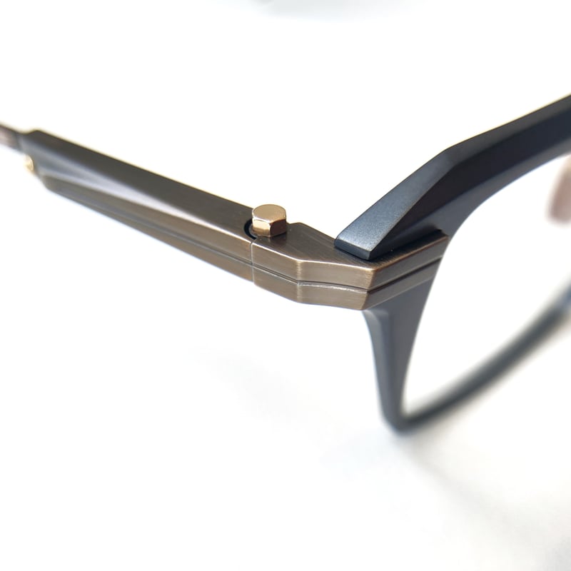 AKONIアコニ【SWIFT】 col.BLK-GLD | clarity (クラリティ)