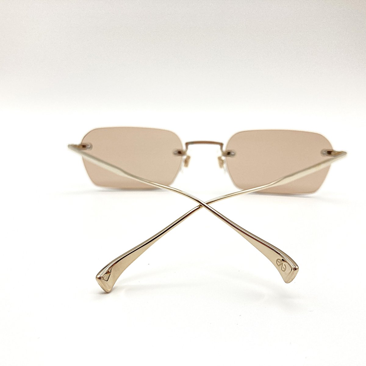 ハ*】様 EYEVAN Grain SUN col. YG/BLU EYEVAN】シンプルのフリして、実はめちゃくちゃ精密。新作『GRAIN SUN