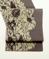 【新品】 【八寸名古屋帯】 【お仕立済み】全通柄 松葉仕立て 灰赤色 薊文様 ポリエステル カジュアル 送料無料！【商品番号】90100068
