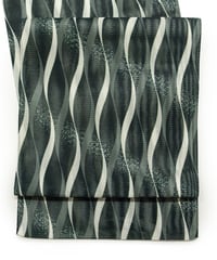 【新品】 【八寸名古屋帯】 【お仕立済み】全通柄 松葉仕立て 黒緑 立涌文様 ポリエステル カジュアル 送料無料！【商品番号】90100006