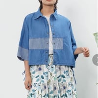 [新作][再入荷]デニム×ストライプ　裾ドロストデザインショートシャツ(サックス)
