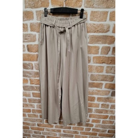 [リヨセル]ワイドカーブパンツ、柔らかい履き心地 13.995円　30%オフ 9.796円
