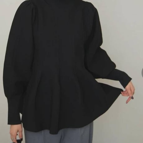 ポワン袖ハイネックペプラムニットプルオーバー