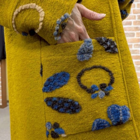 イタリア🇮🇹部分刺繍エアーウール圧縮ニットコート