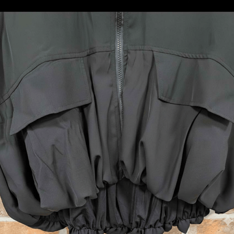 前ファスナー後タックプリーツバルーンベスト　ブラック