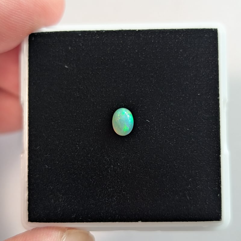 オーストラリア産 オパール 0.33ct 5.05×3.86mm オーバルカボション