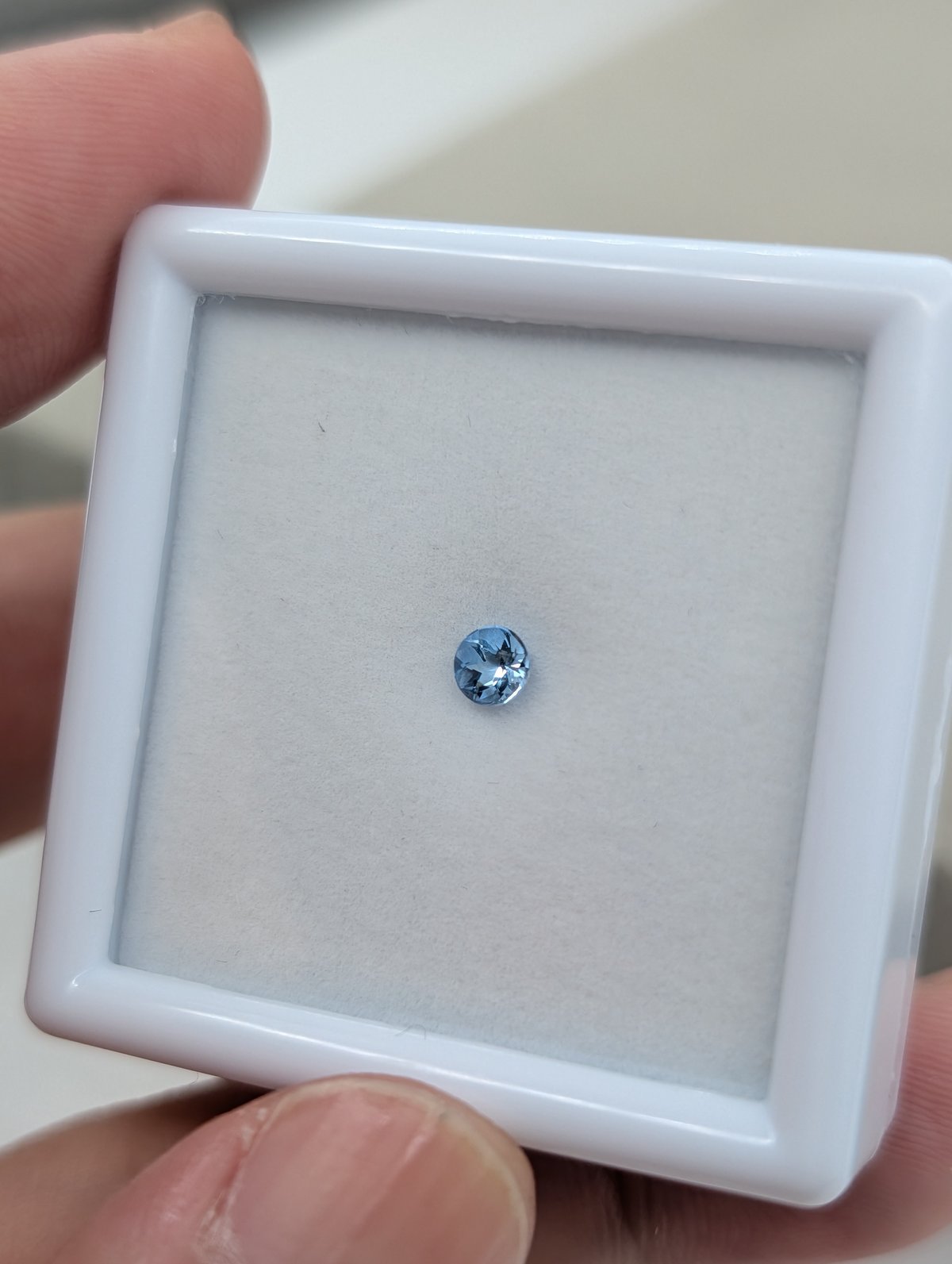 サンタマリアカラー アクアマリン 0.18ct 3.66mm ラウンド ルース