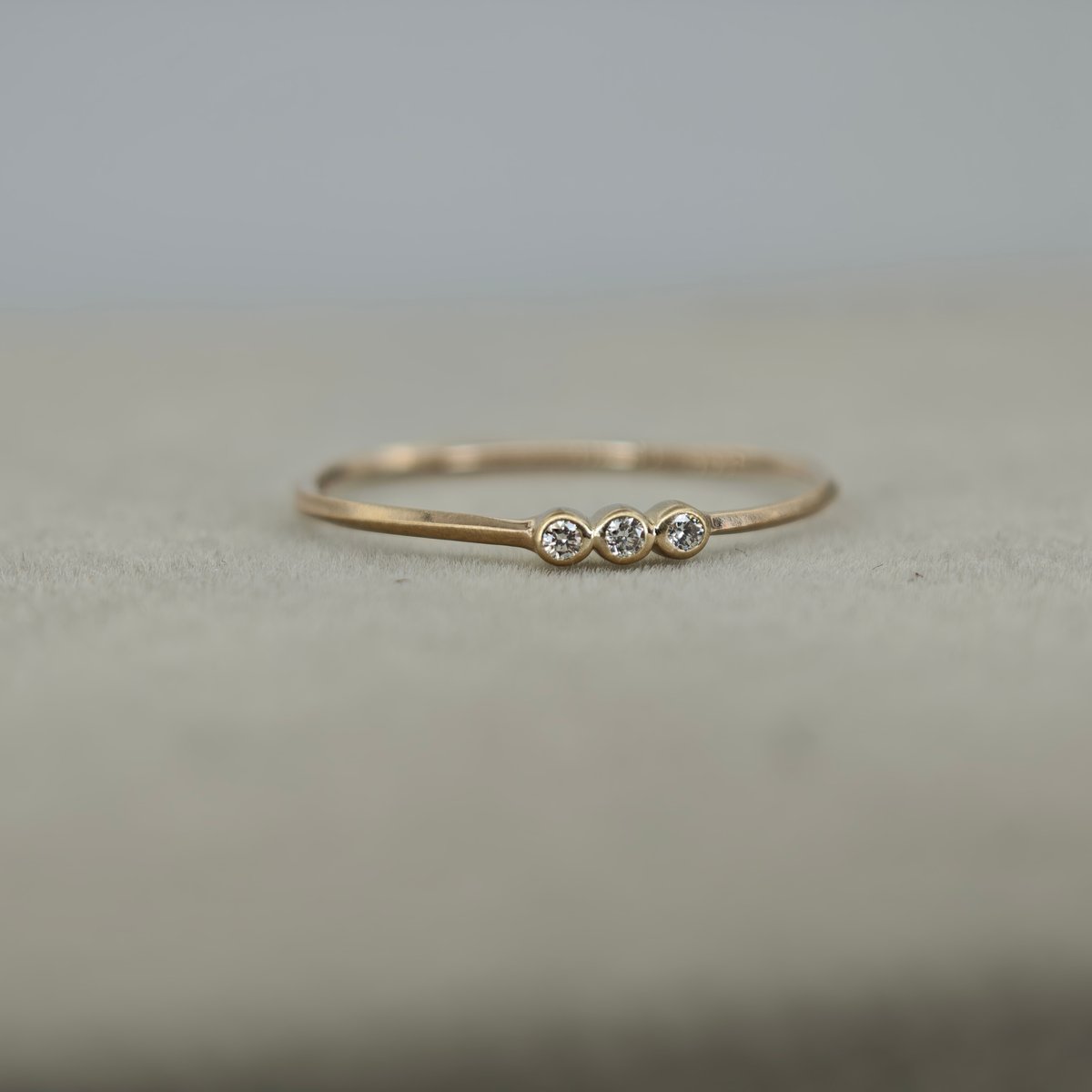 GLORY DESIGN】K10 ダイヤモンド 0.03ct 覆輪捻り リング サンプルサイ