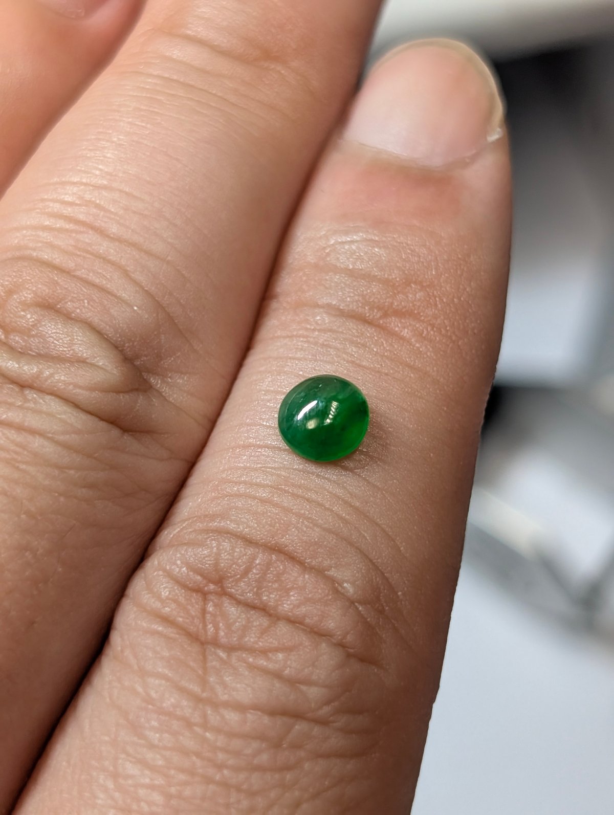 翡翠 0.64ct オーバル カボション カット ルース ミャンマー産 | 鈴木