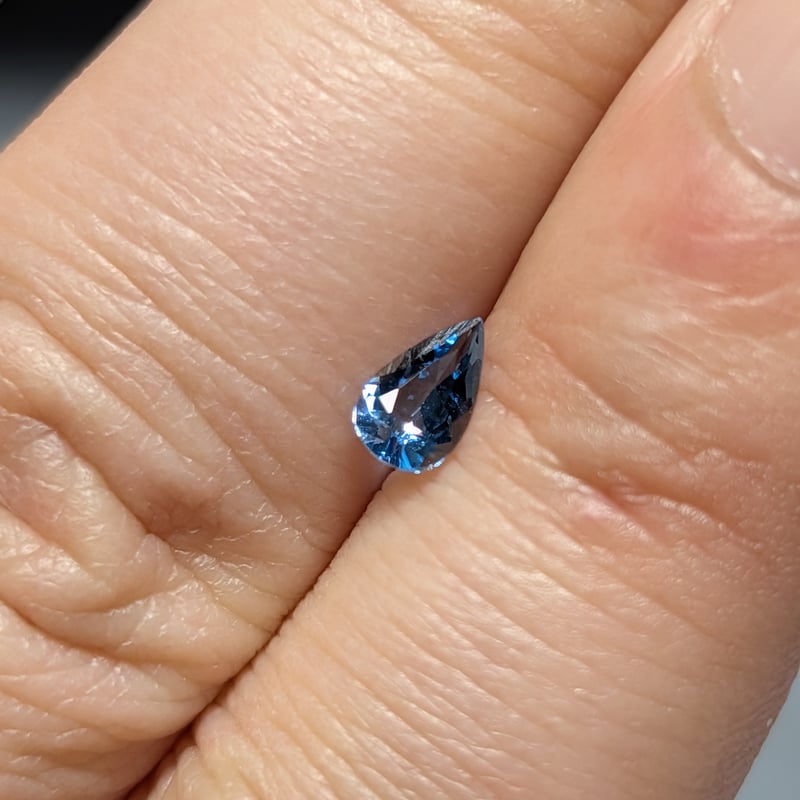 濃い色アクアマリン 0.31ct 6.1×3.8mm ペアシェイプ カット ルース