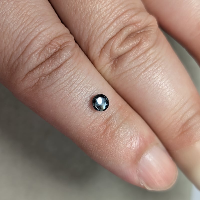 非加熱ゴールドシーンサファイア 0.40ct 4.00mm ラウンドカボション 