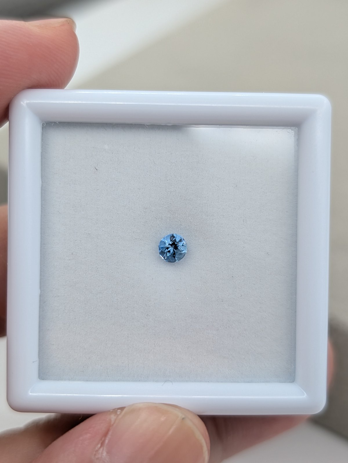 サンタマリアカラー アクアマリン 0.18ct 3.66mm ラウンド ルース