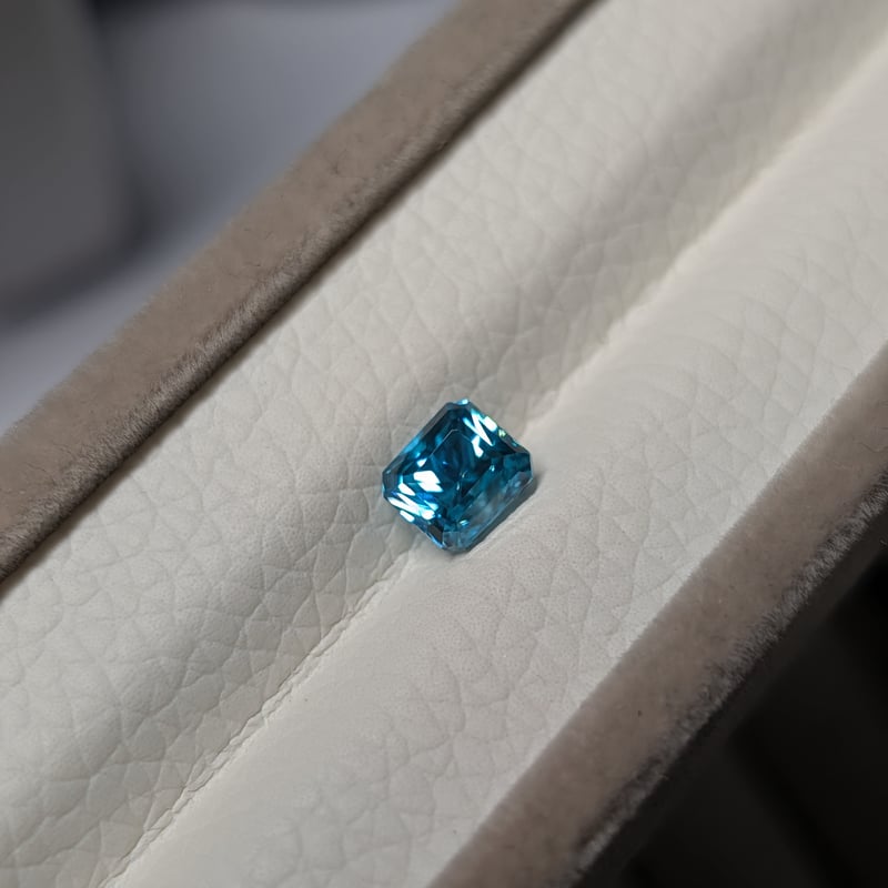 ブルー ジルコン 2.23ct 6.31×5.65mm オクタゴンカット ルース | 鈴木