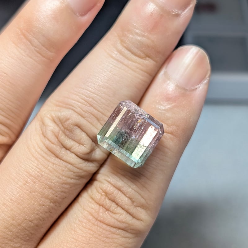 バイカラー トルマリン 15.47ct 12.27×12.80mm オクタゴンカット