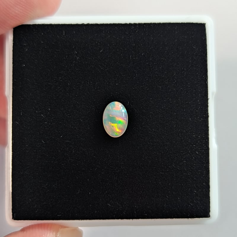 オーストラリア産 オパール 0.32ct 6.37×4.44mm オーバルカボション