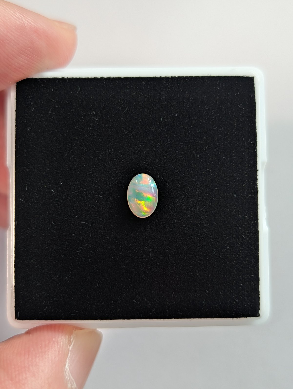 オーストラリア産 オパール 0.32ct 6.37×4.44mm オーバルカボション