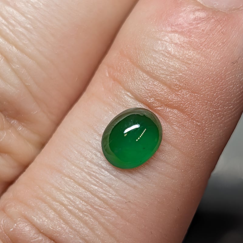 グアテマラ翡翠 0.802ct 6.6×5.4mm オーバル カボションカット ルース