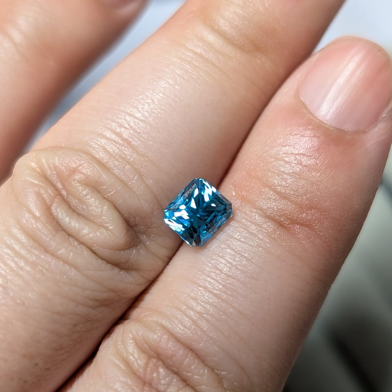 ブルー ジルコン 2.23ct 6.31×5.65mm オクタゴンカット ルース | 鈴木
