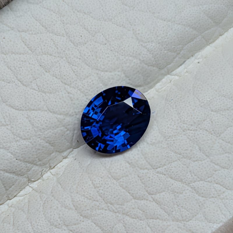 AIGS鑑別書】 ロイヤル ブルー サファイア 0.66ct 5.93×4.97mm オーバ