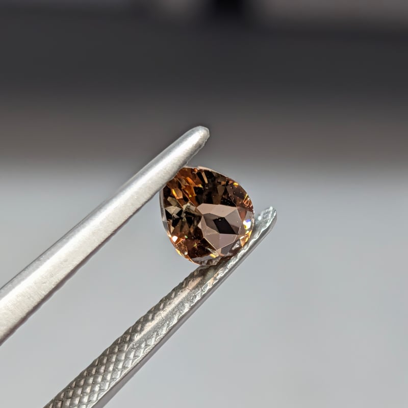 アンダリュサイト 0.68ct 7.0×4.8mm ペアシェイプカットルース