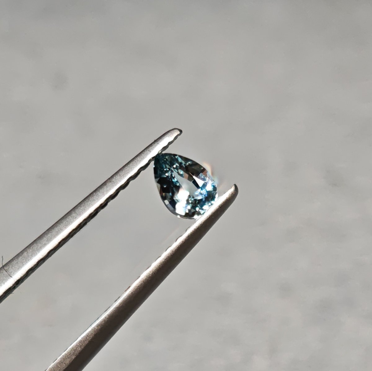 サファリン 0.26ct 4.71×3.33mm ペアシェイプ カット ルース | 鈴木屋by